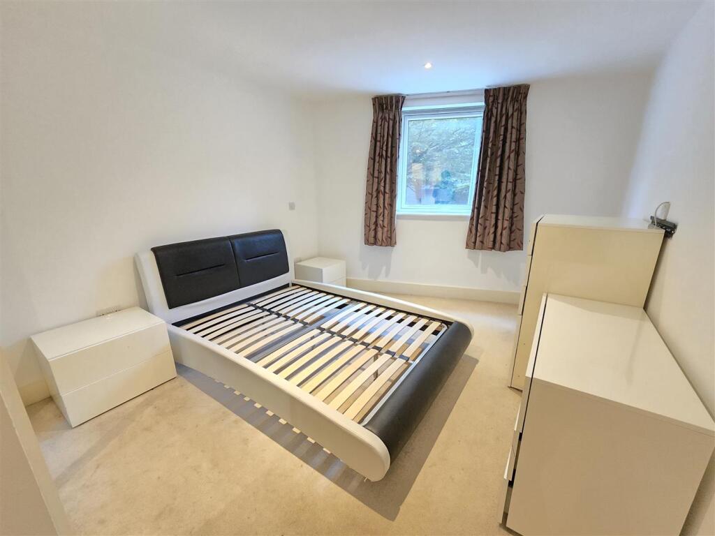 Apartment in London, Stanmore Place, Stanmore - More
