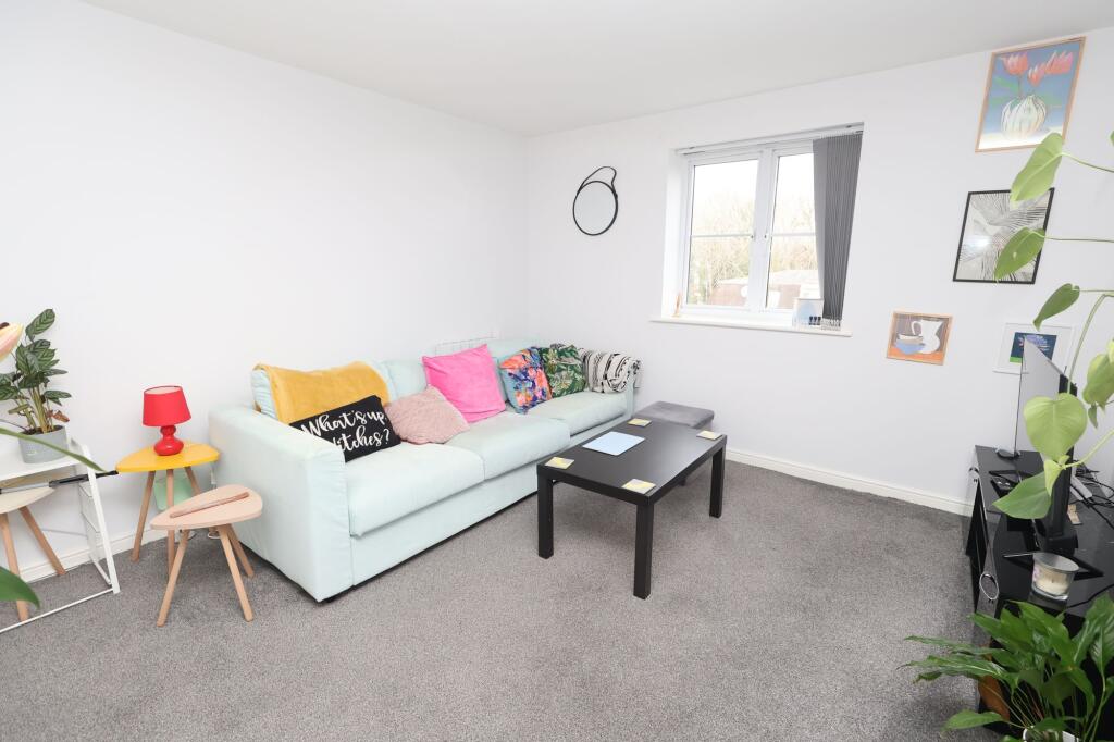 Apartment in Manchester, Whalley Range - View 2