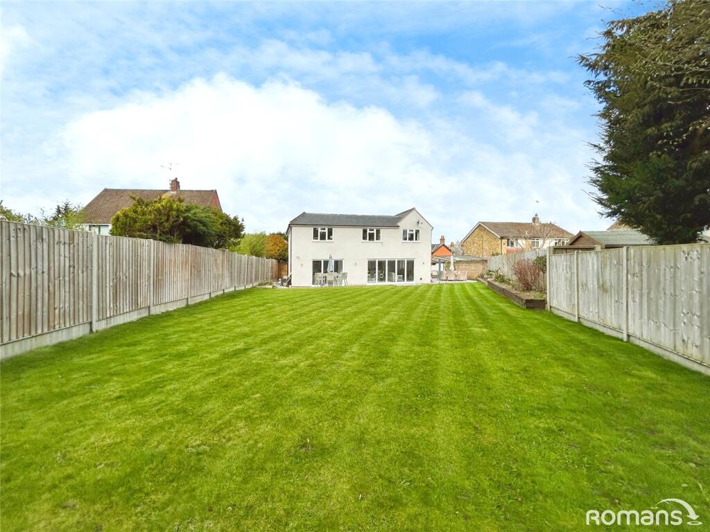 House in Hart, Moulsham Green, Yateley - View 4