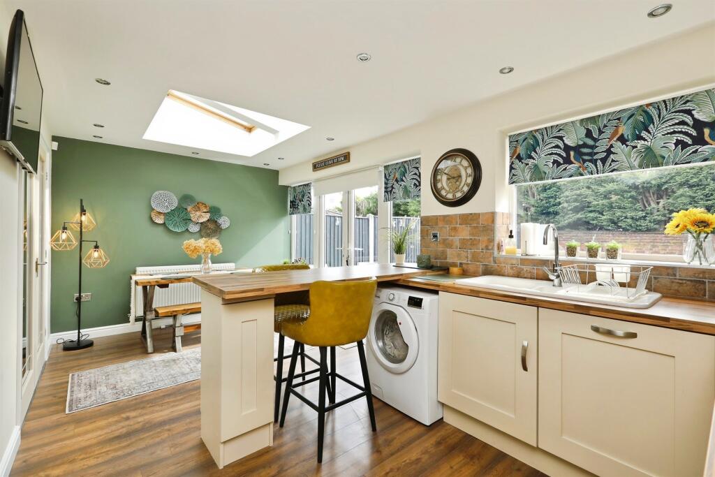 House in Doncaster, Hatfield - View 2
