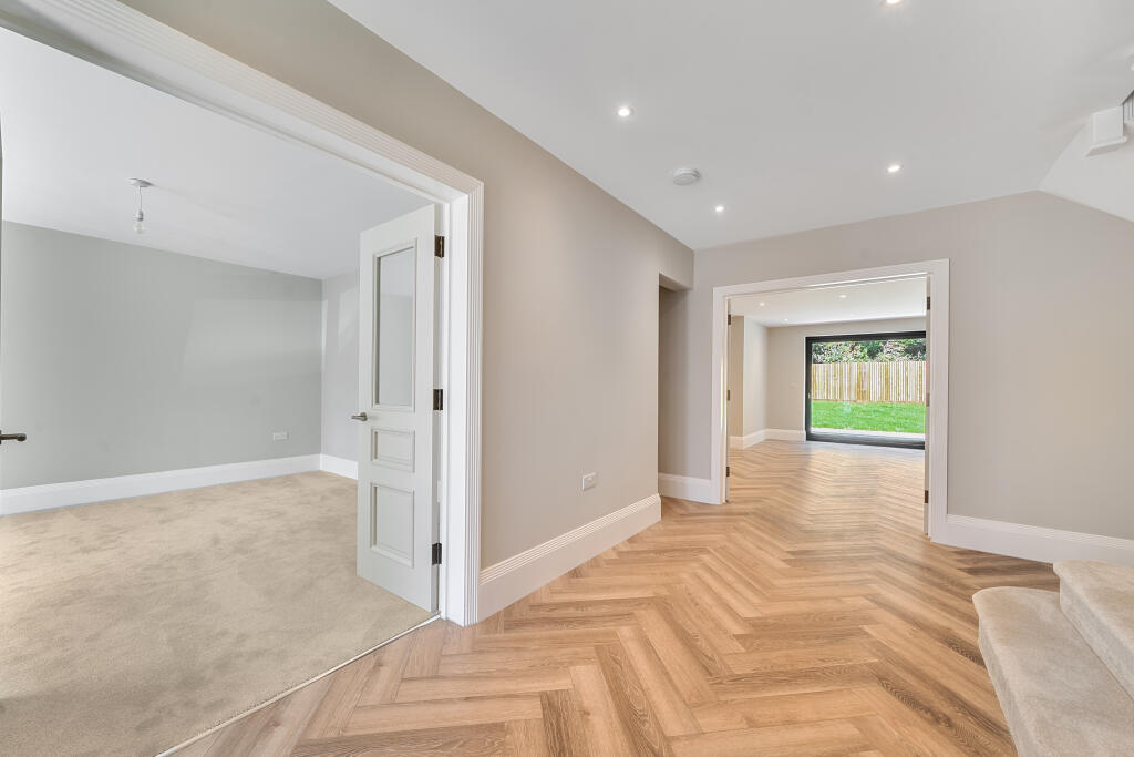 House in Tadworth - View 5