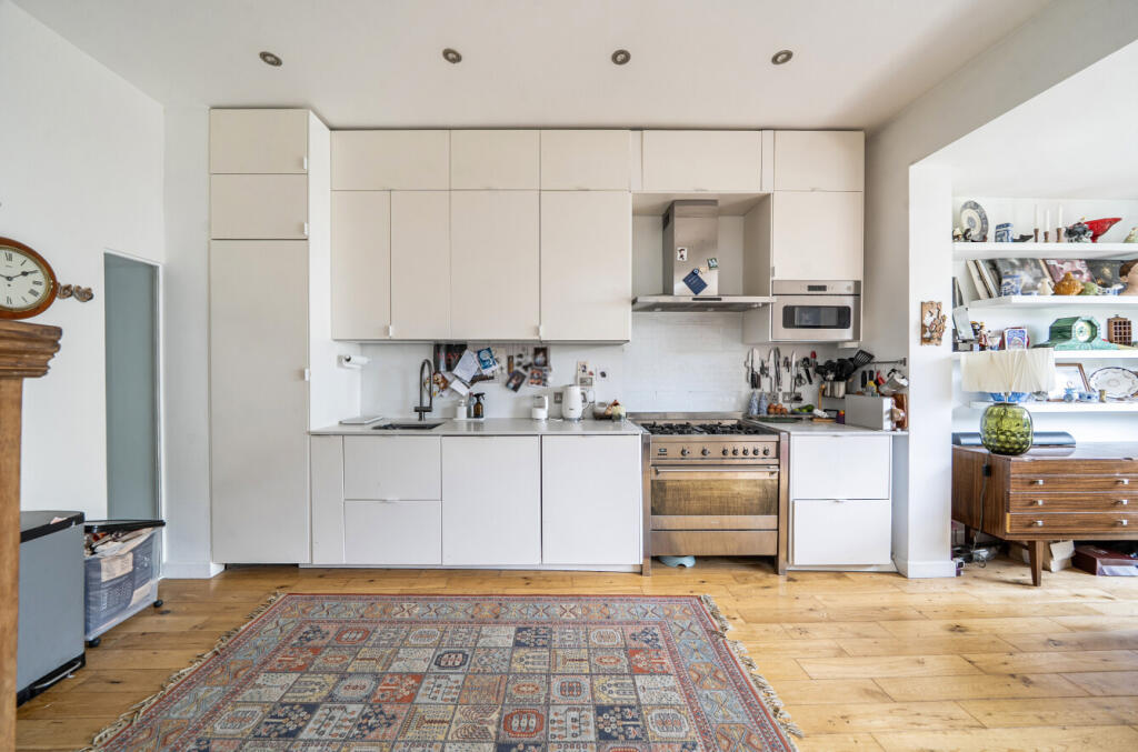 Apartment in London - View 5