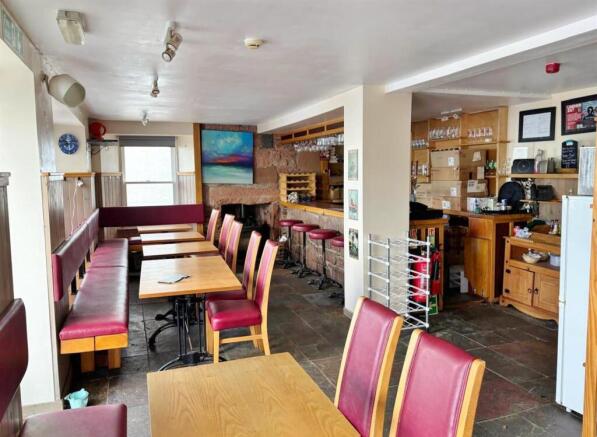 Bar / dining area