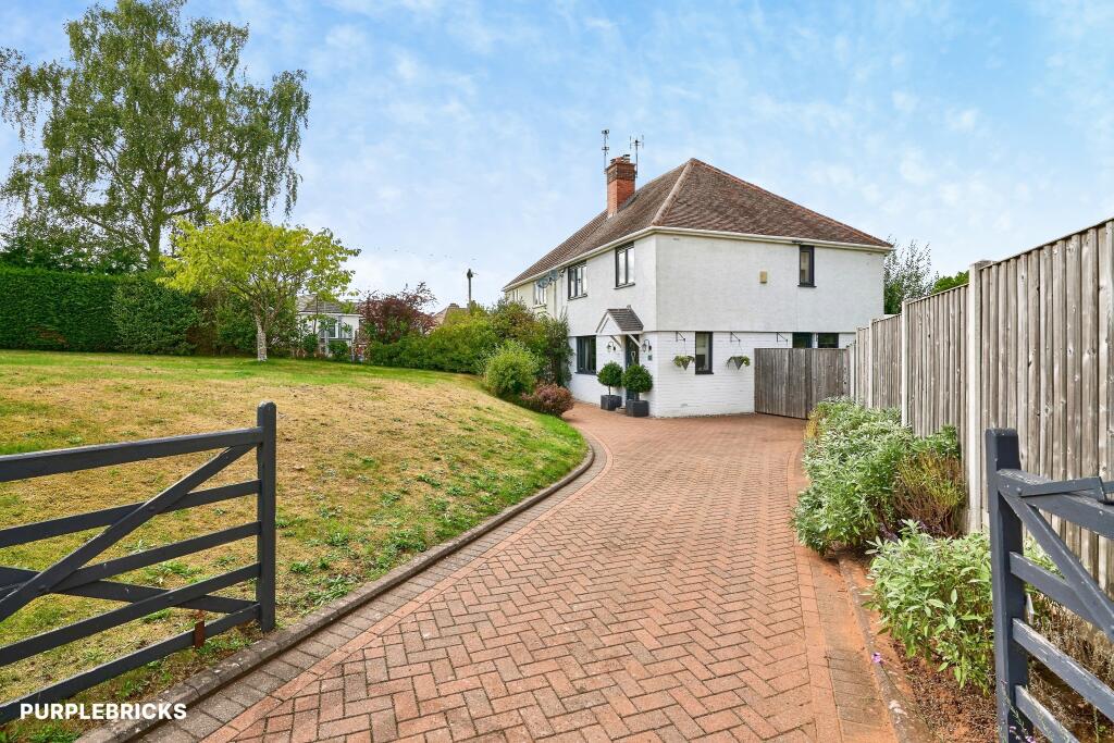 House in South Staffordshire, Wombourne - View 3