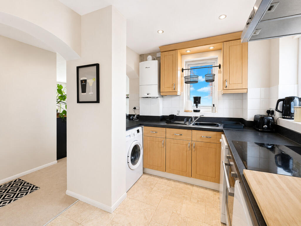 Apartment in Rochford, Hawkwell - View 5