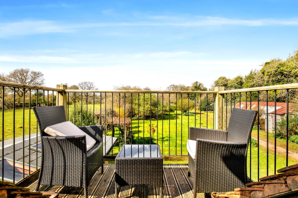 House in East Hampshire, Hawthorn, Four Marks - View 4