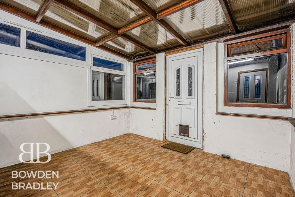 House in London, Gants Hill - More
