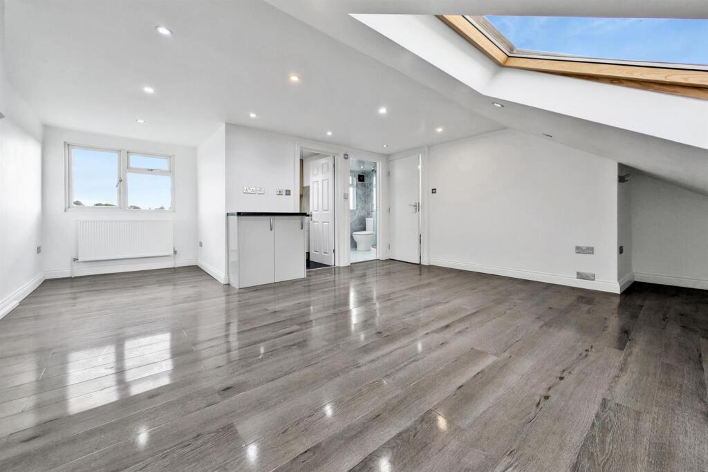 Apartment in London - More