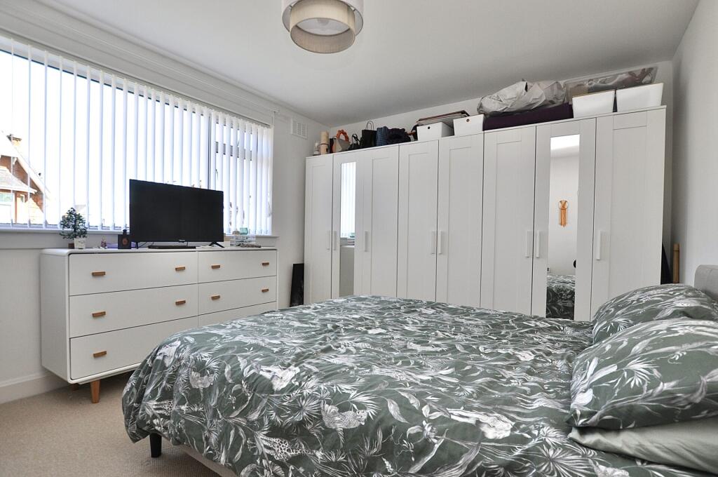 Flat B, 1 Yerton Brae, West Kilbride, KA23 9HQ photo 4