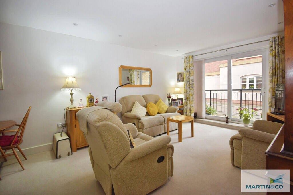 Apartment in Worcester, Worcestershire - View 3