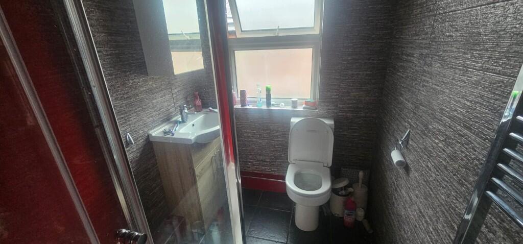 8 bedroom terraced house for rent