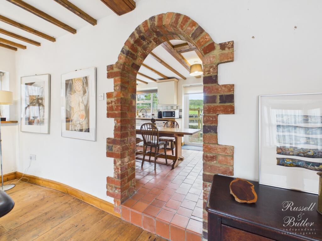 House in Buckingham, Buckinghamshire - More