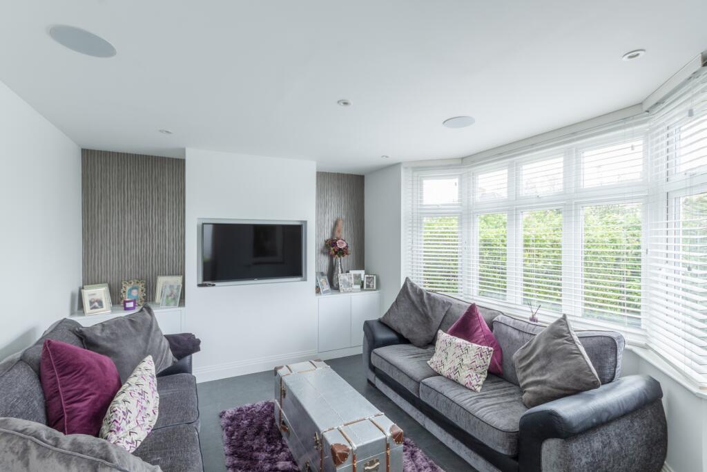 Chiltern Avenue, Bushey, WD23 photo 3