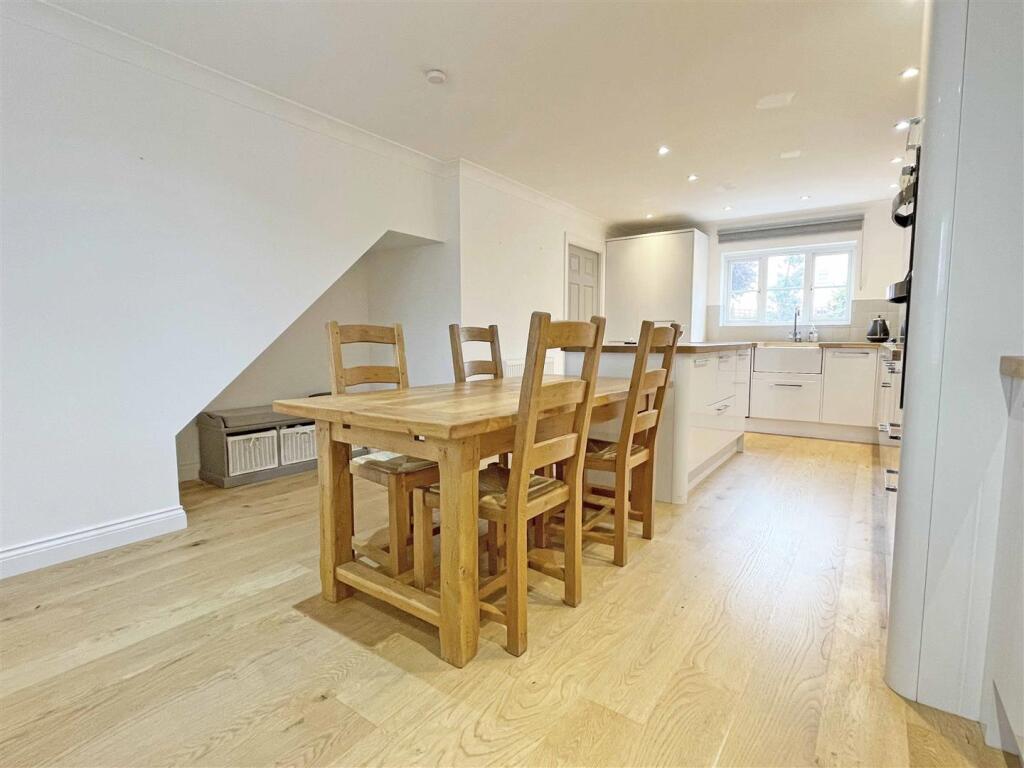 House in Chelmsford, Chancellor Park, Chelmer - More