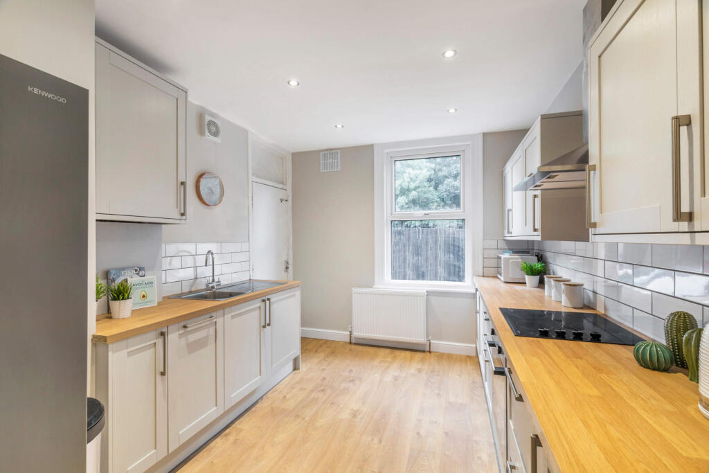 House in Leeds, Hyde Park - View 3