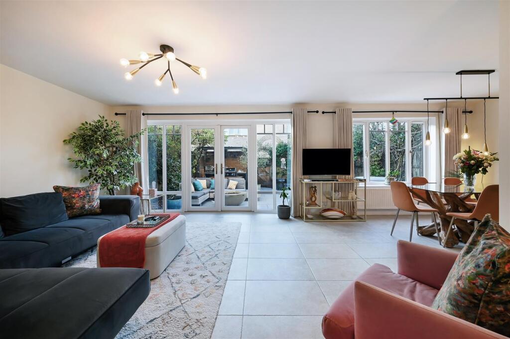 Main image of property: Oak Park Gardens, Southfields