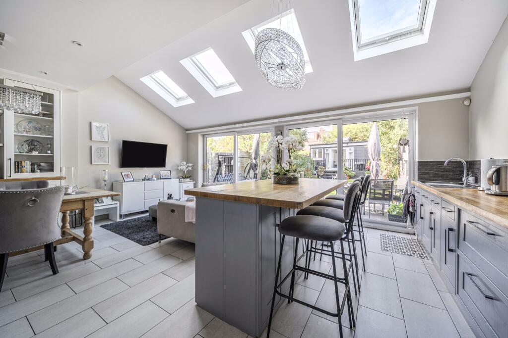Main image of property: Ashurst Road, London, Greater London, N12