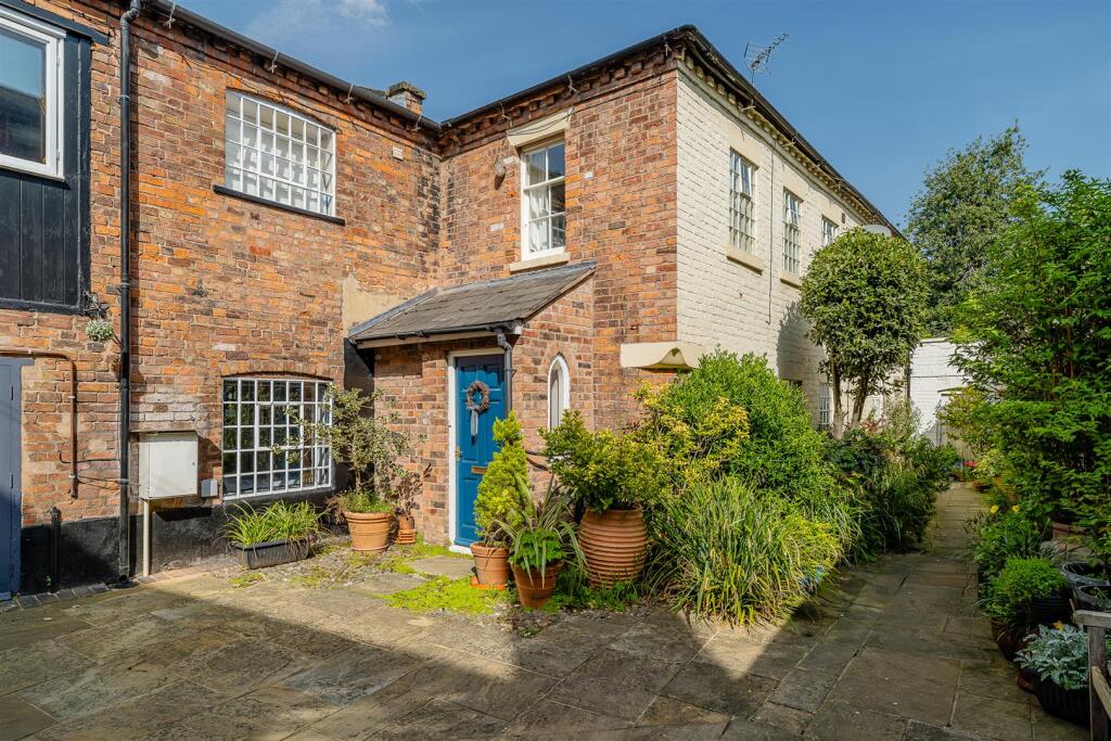 Main image of property: 1 English Bridge Court, Wyle Cop, Shrewsbury, SY1 1XH