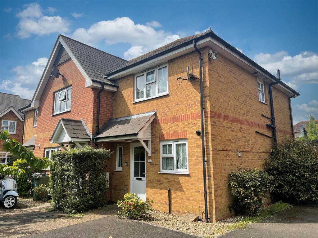 Main image of property: Sandown Road, Lake