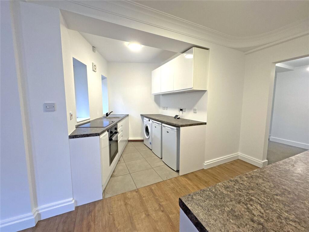 Apartment in East Grinstead, Sunnyside - View 2