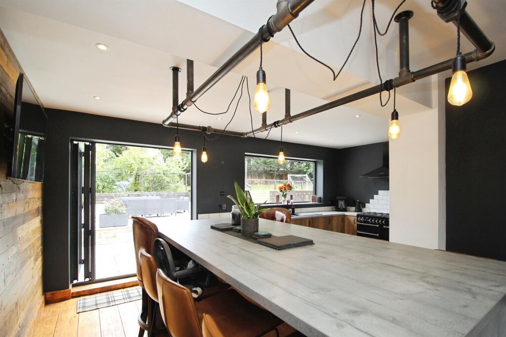 House in Leeds, West Yorkshire - View 3