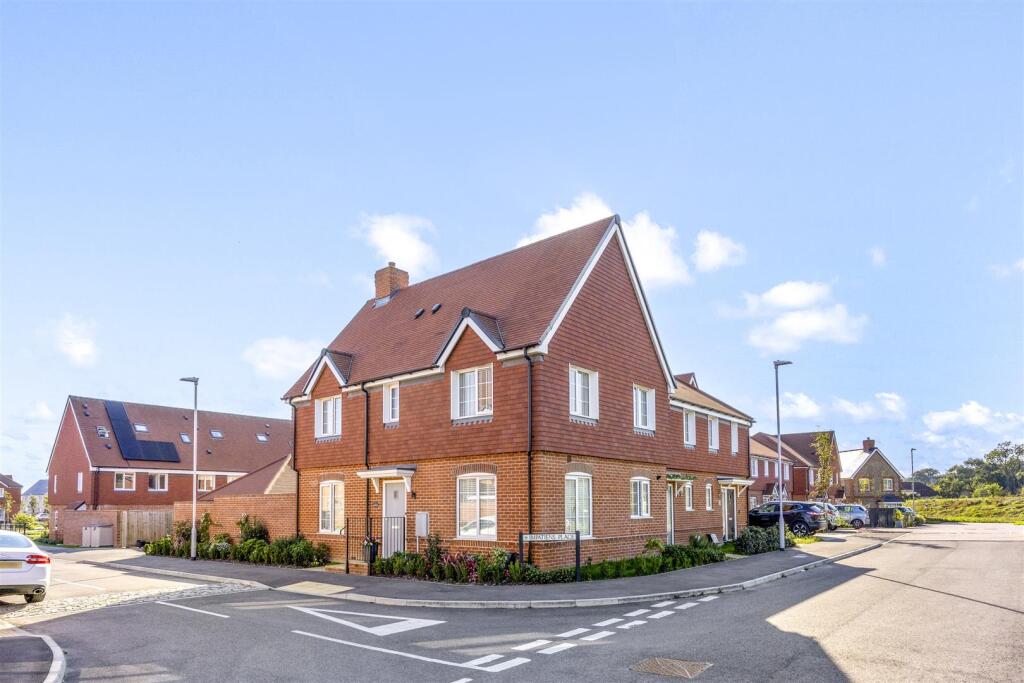 3-bed house on Impatiens Place, £400,000