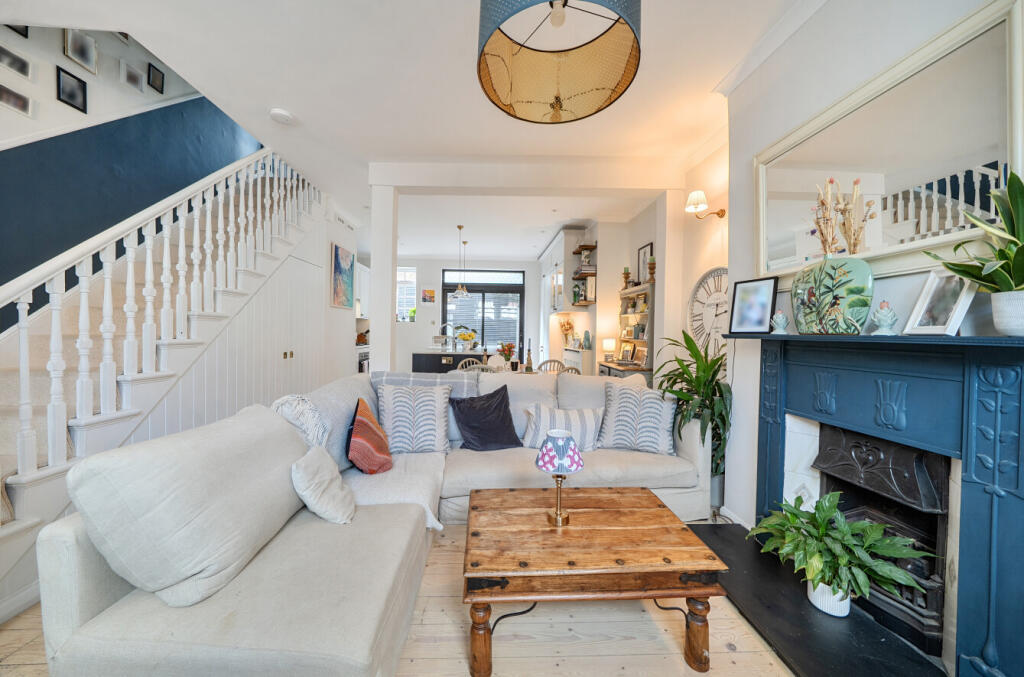 Main image of property: Thorpebank Road, London