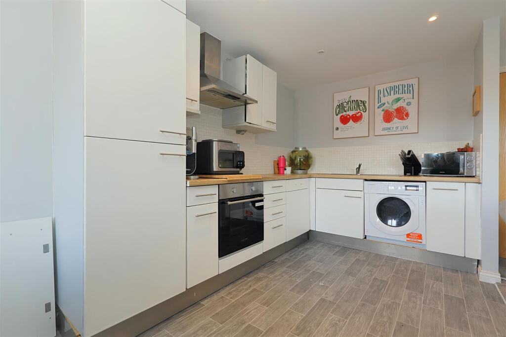 Apartment in Leeds, West Yorkshire - View 3