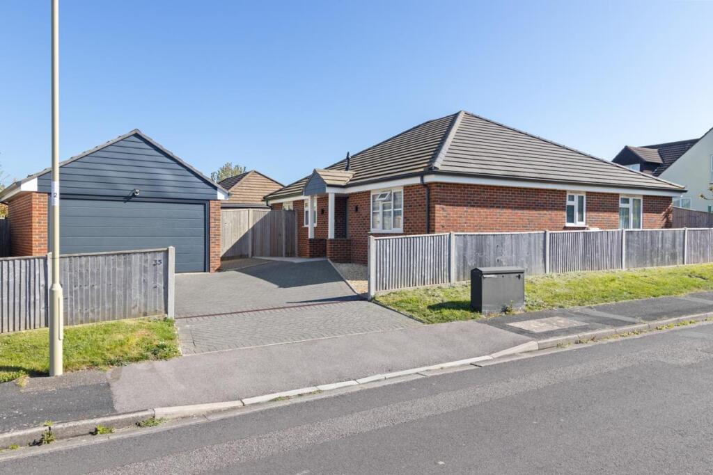 3-bed house on Claire Gardens, Clanfield, £525,000