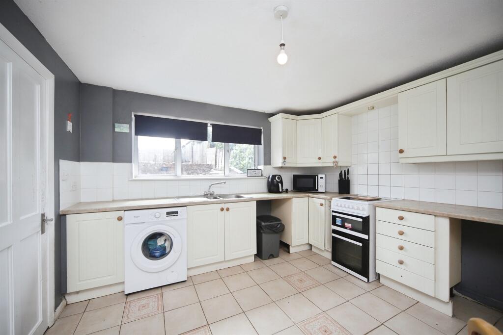 House in Taunton - View 5