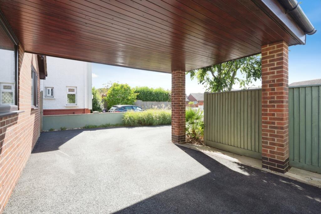 House in Havant, Hampshire - View 2