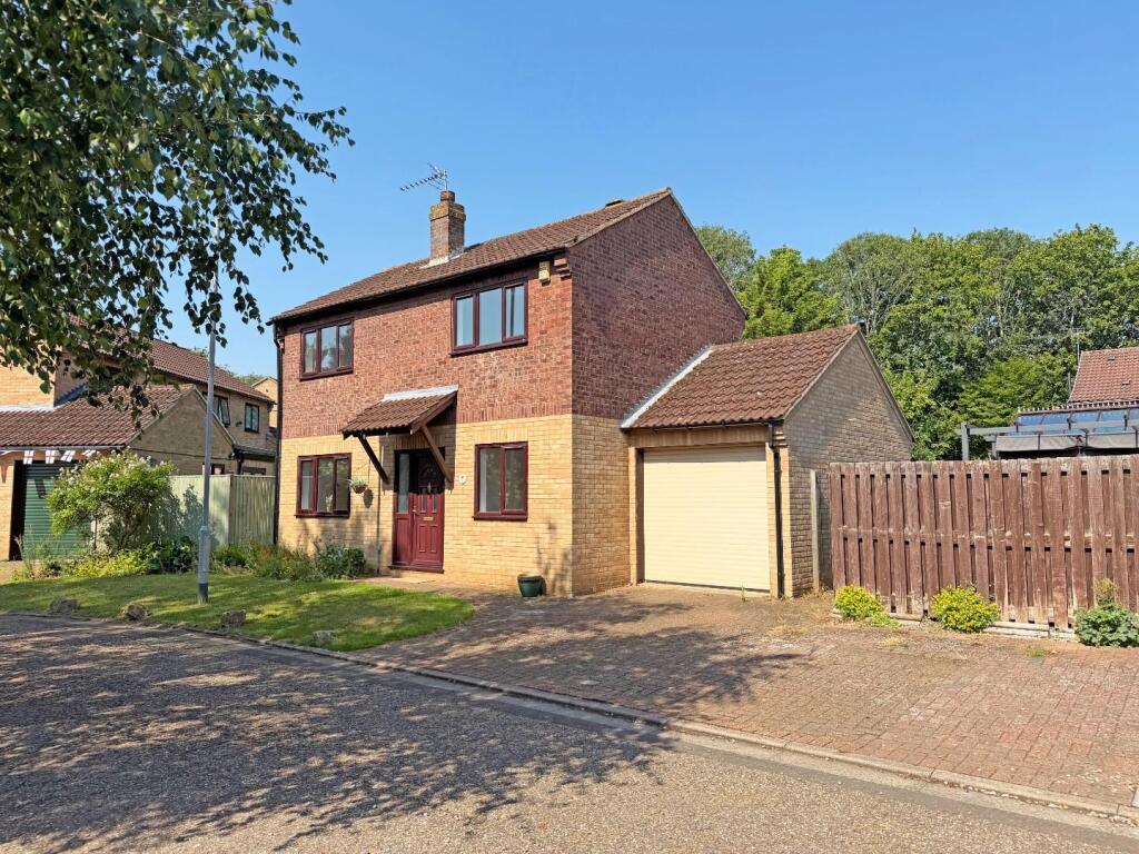 3-bed detached on Ferryview, Orton Wistow, Peterborough, £292,500