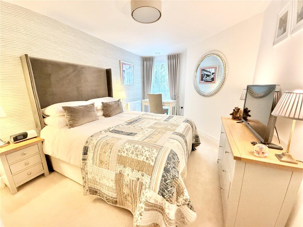 Apartment in Poole - More