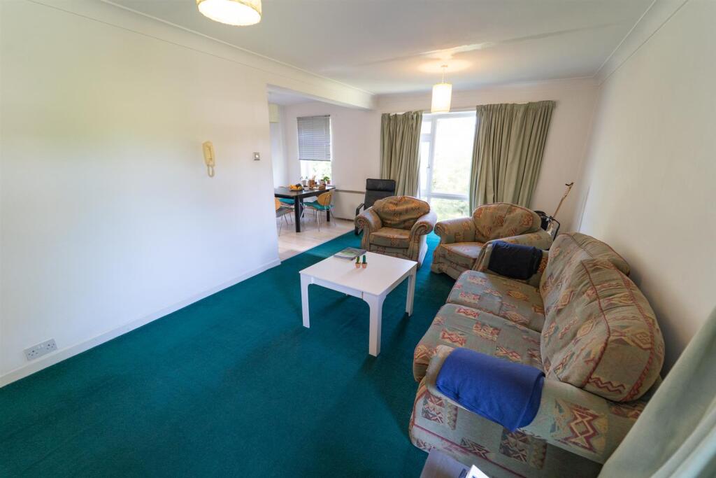 Apartment in Manchester, Victoria Park, Rusholme - View 2