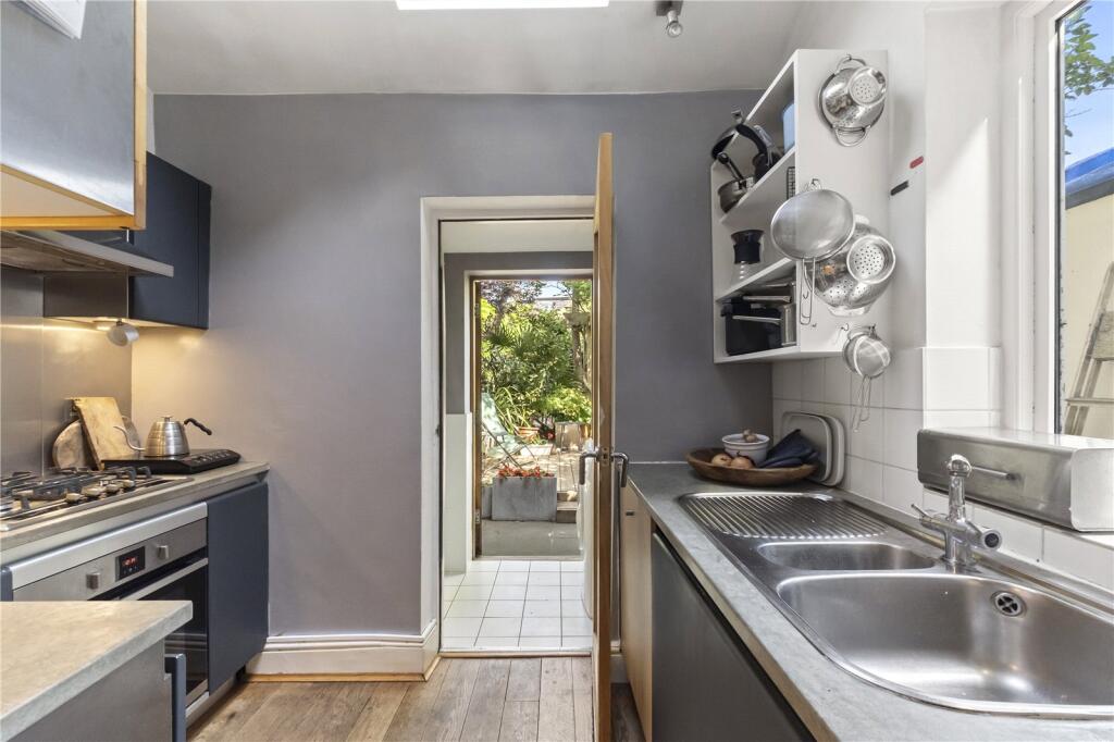 House in London - View 5