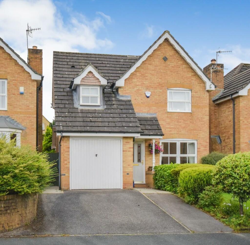 3-bed detached on Hornbeam Close, Sandy Lane, Bradford, £294,000