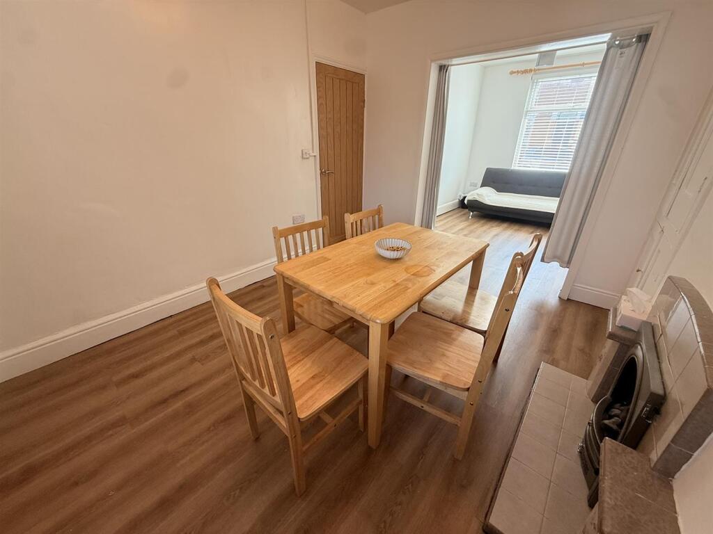 House in Northampton, West Northamptonshire - View 3