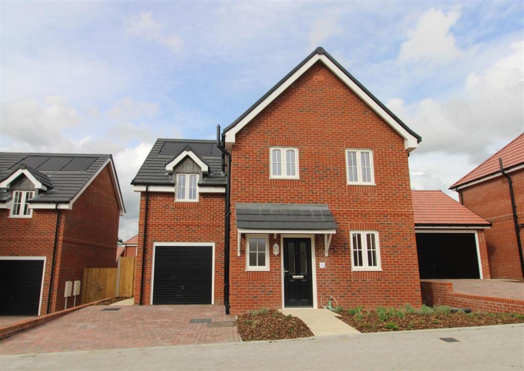 4-bed detached on Maddoxford Gardens, Boorley Green, £485,000
