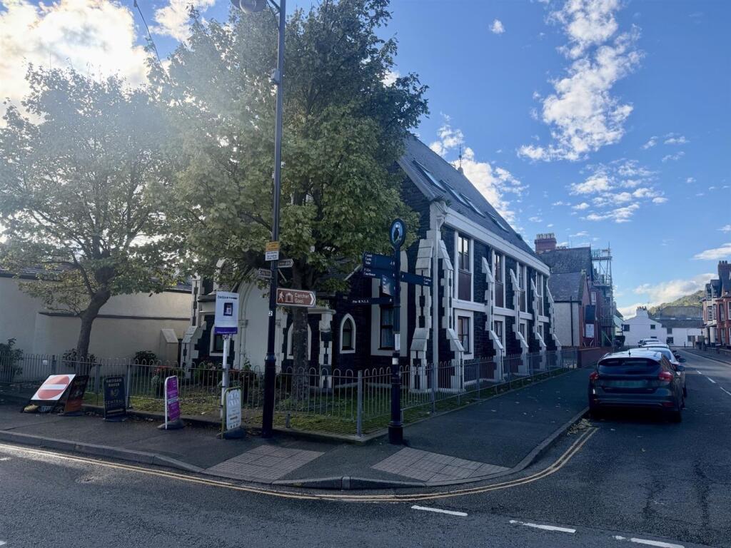 1-bed flat on Church Street, Beaumaris, £49,500