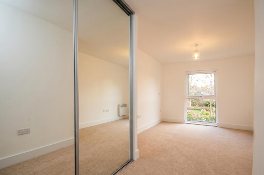 Apartment in Kingston upon Thames - View 5