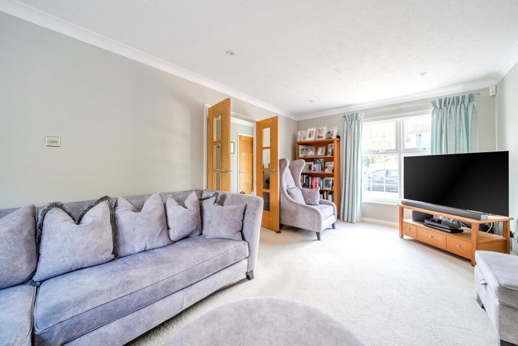 House in Walton-on-Thames, Surrey - More