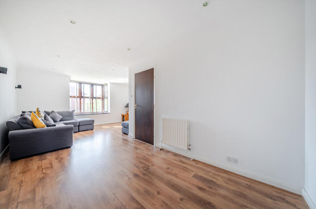 Armory Lane, Portsmouth, Hampshire, PO1 - View 3