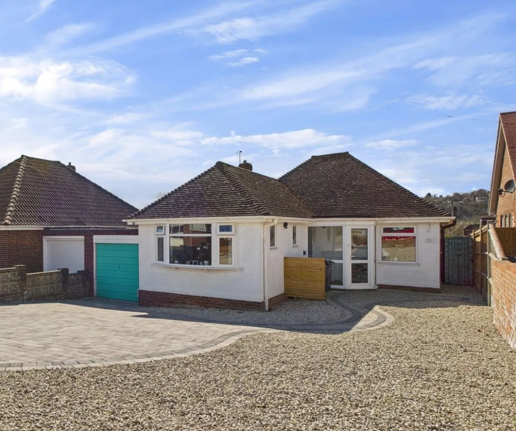 Hollingbury Gardens, Findon Valley, Worthing BN14 0EB