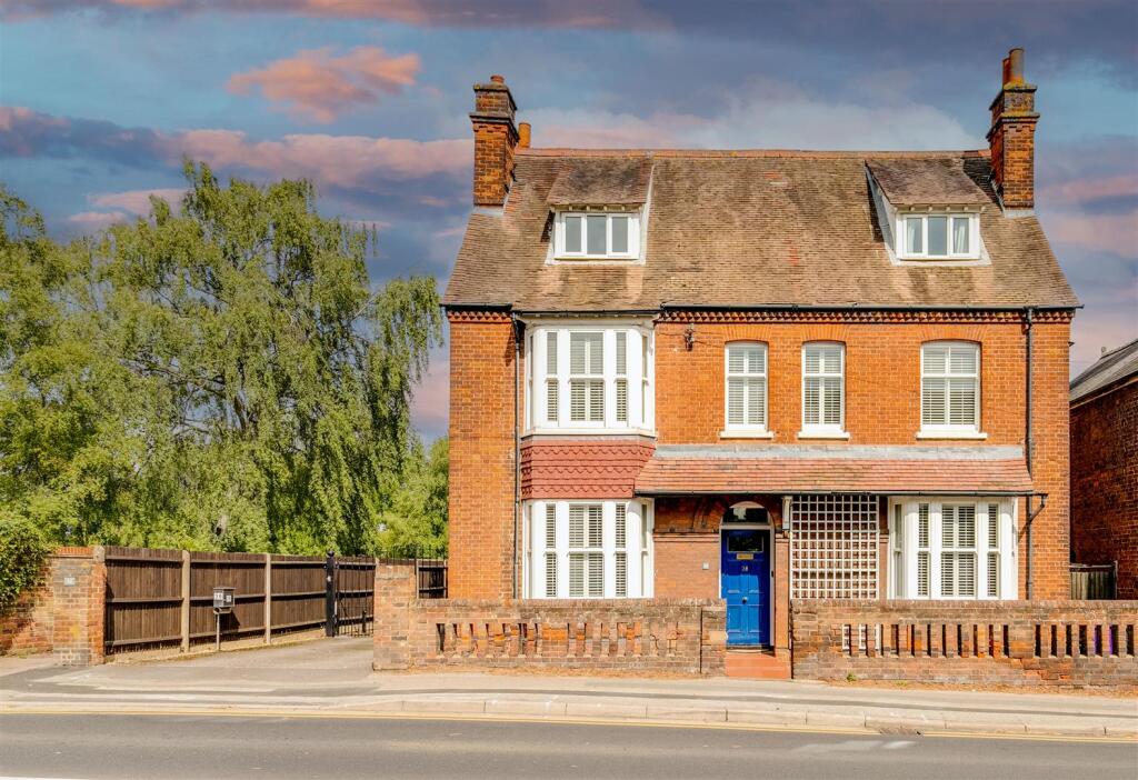 Main image of property: Fishponds Road, Hitchin