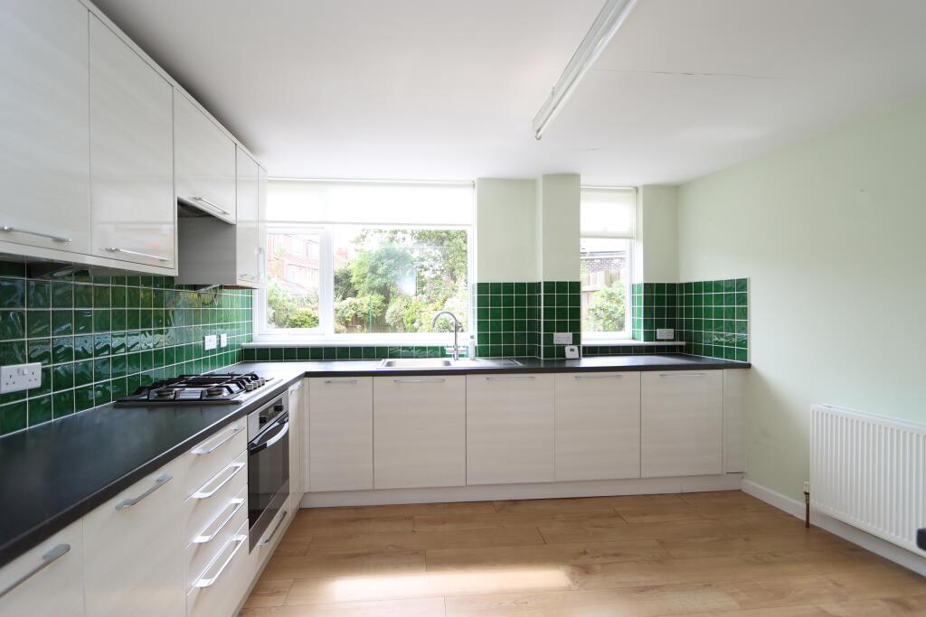 House in North Tyneside, Cullercoats - More