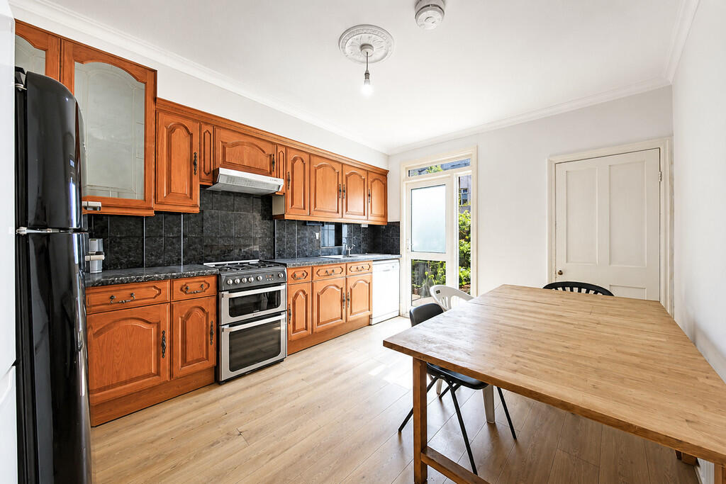 Leghorn Road, London photo 3