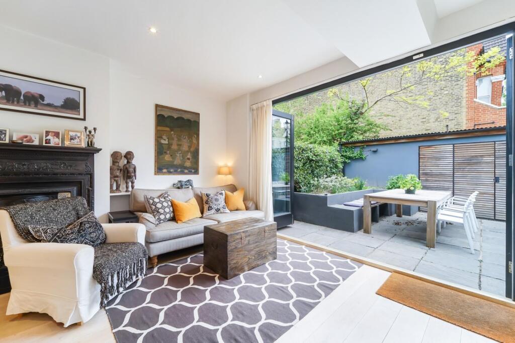House in London - View 2