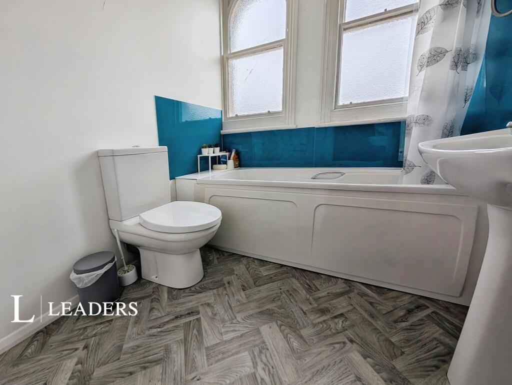 Farncombe Road, Worthing photo 5