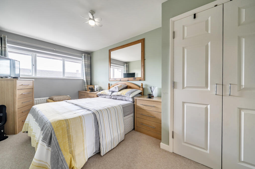 Apartment in Slough - View 5