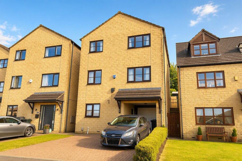 House in Bradford, Keighley - View 2